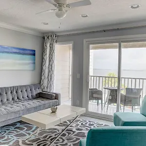 https://la-bella-vita-luxury-waterfront-condo-free-wifi-heated-pool.hotelstampa.org