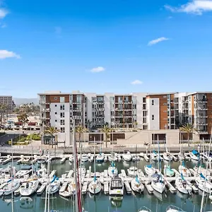 https://blue-water-views-luxury-retreat-in-mdr-venice.topanaheimhotels.com
